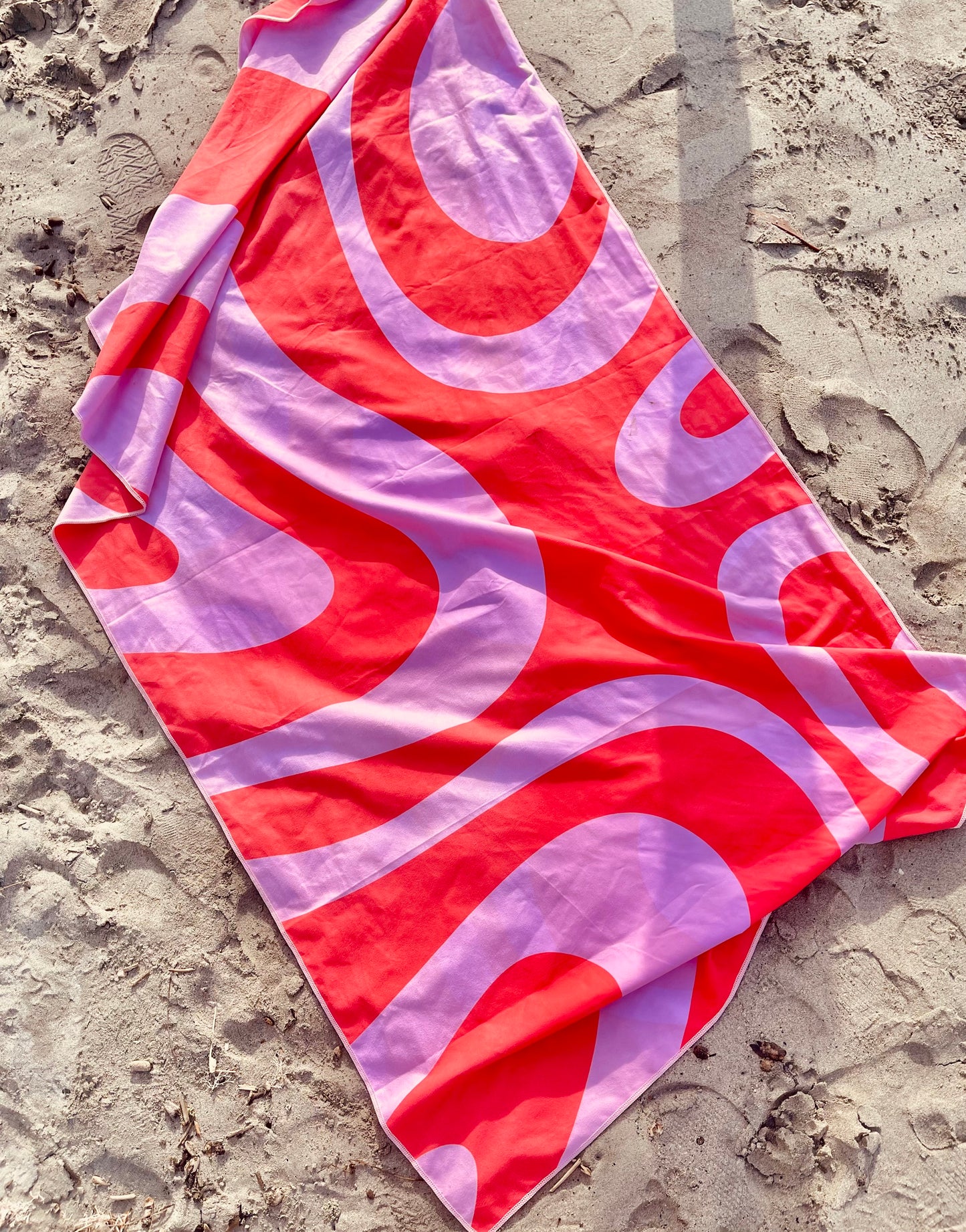 Beach Towel - Quick Dry, Compact & Sand Free - Large (160 x 80cm) - Red & Pink Fusion