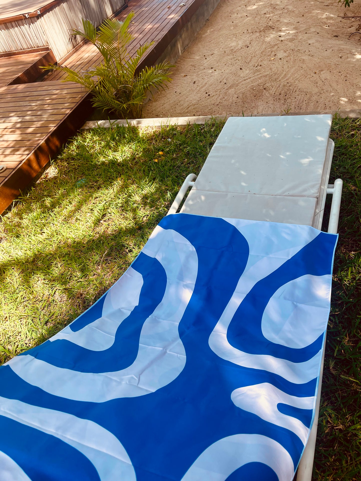Beach Towel - Quick Dry, Compact & Sand Free - Large (160 x 80cm) - Blue & White Fusion