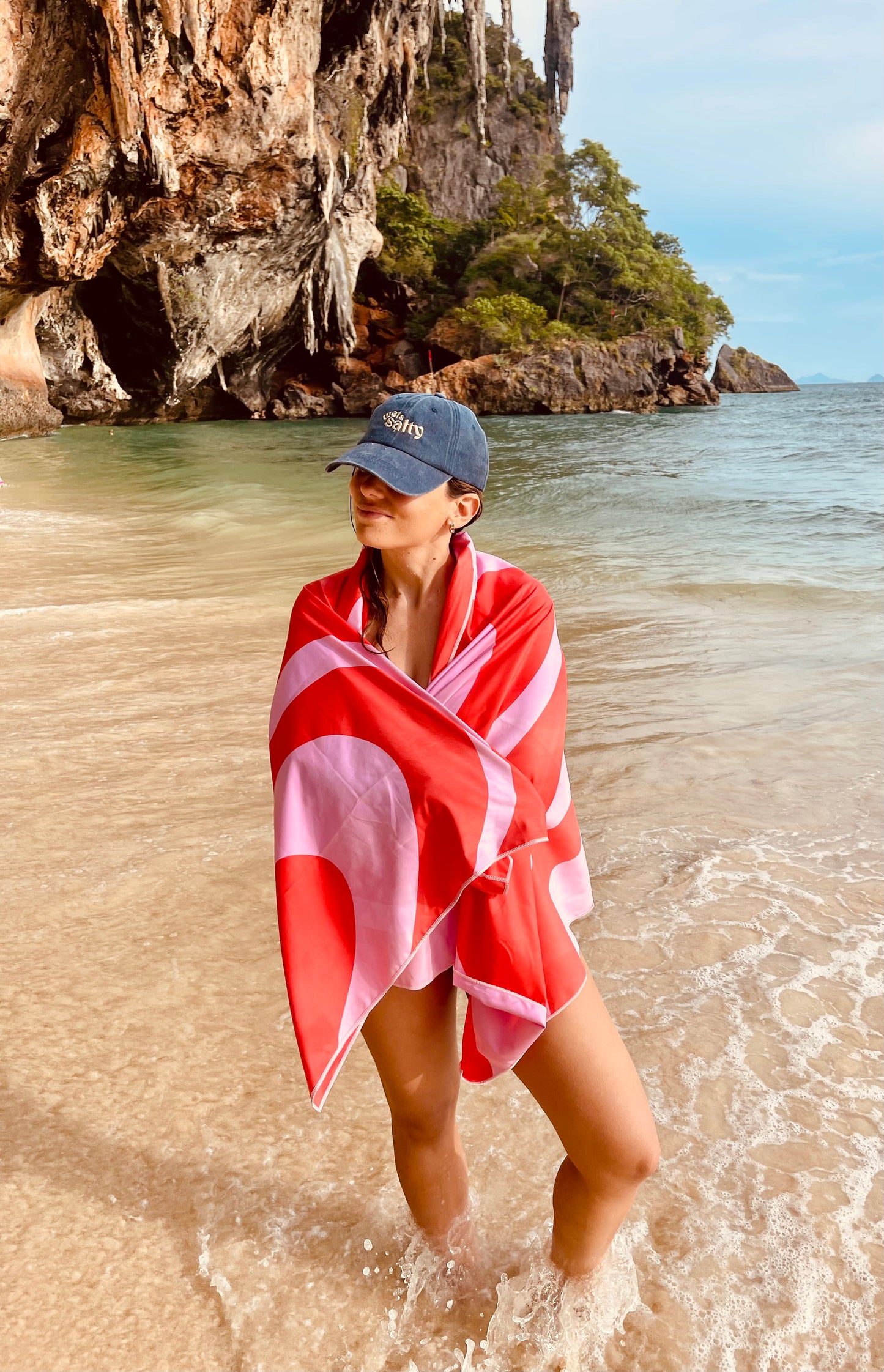 Beach Towel - Quick Dry, Compact & Sand Free - Large (160 x 80cm) - Red & Pink Fusion