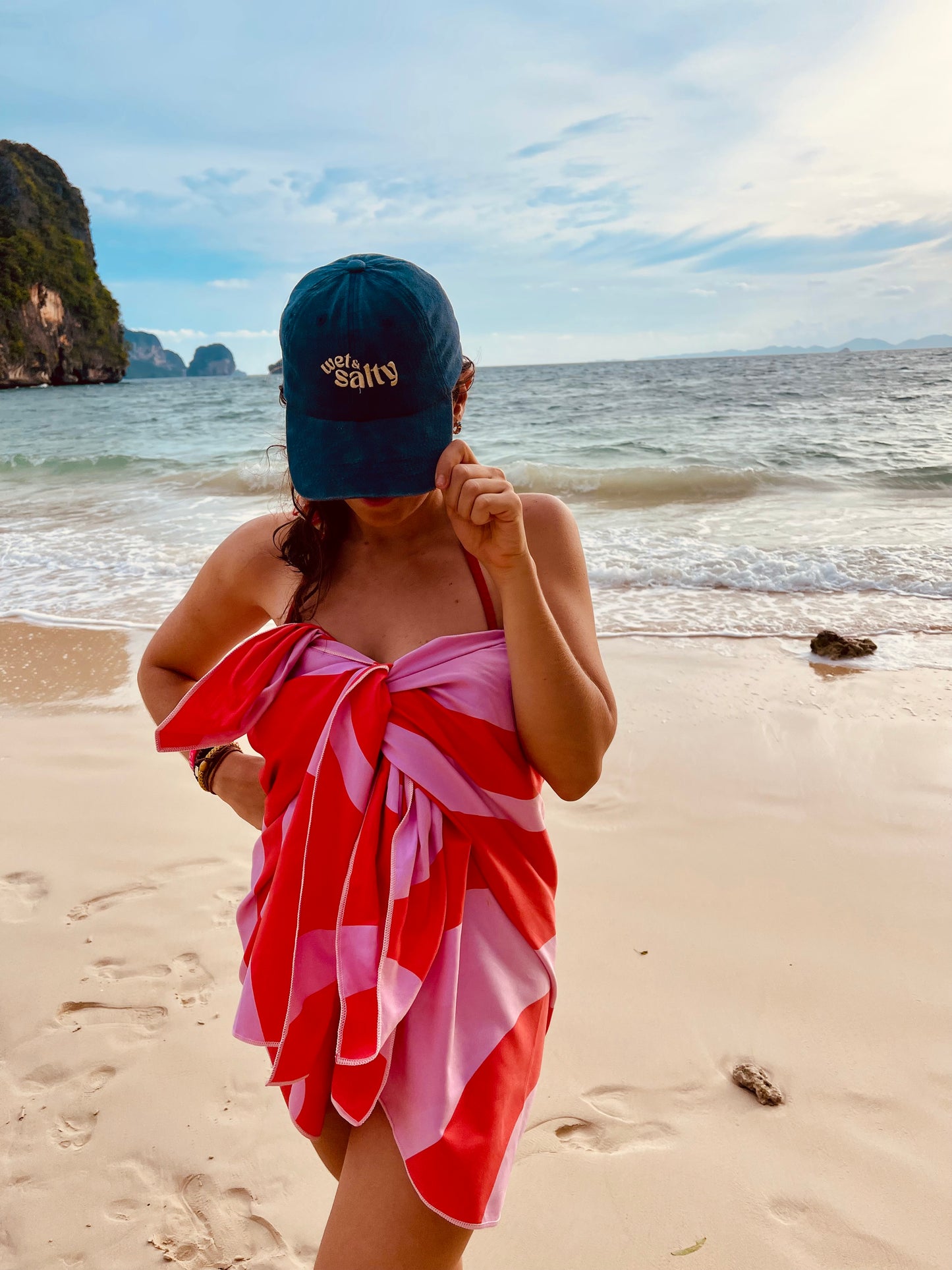 Beach Towel - Quick Dry, Compact & Sand Free - Large (160 x 80cm) - Red & Pink Fusion